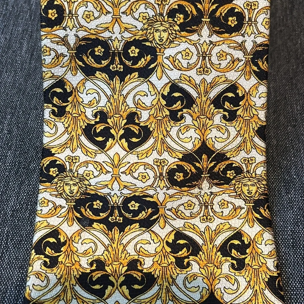 Gianni Versace Vintage All Silk‎ Black Gold Baroque Medusa Head Pattern Neck Tie